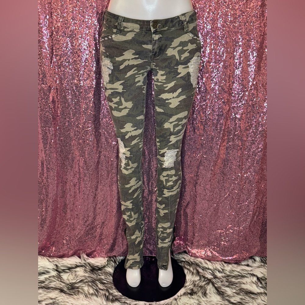 Vintage 90s Distressed Camouflage Spoon Jeans Skinny Twill pants 37” inseam.